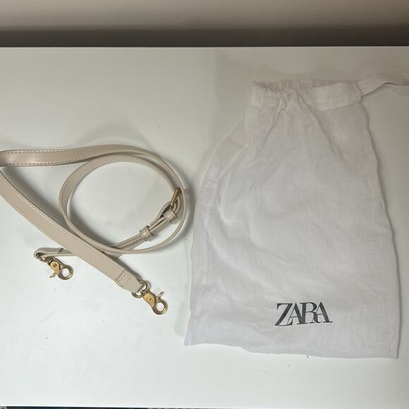 ZARA Cream Crossbody Bag with Gold Chain Detail Gently Used - Picture 9 of 9